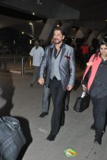 Shahrukh Khan returns from Delhi on 5th Dec 2013 (8)_52a16e4731912.JPG