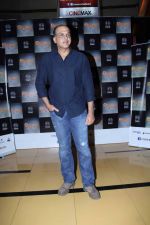 Ashutosh Gowariker  at Pitruroon premiere in Cinemax, Mumbai on 6th Dec 2013 (13)_52a352c0242bc.jpg