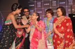 Jackie Shroff, Waheeda Rehman, Asha Parekh, Helen at Asha Parekh_s Hand Imprint Unveiling At UTV Walk Of The Stars in Mumbai on 6th Dec 2013 (84)_52a35bd12eebf.JPG