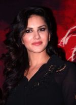 Sunny Leone promote Jackpot in Gurgaon on 7th Dec 2013 (3)_52a36189a7d6b.jpg