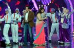 Madhuri Dixit, Salman Khan promote Dedh Ishqiya on the sets of Bigg Boss 7 in Lonavla, Mumbai on 7th Dec 2013 (71)_52a400a34bd5a.JPG