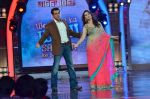Madhuri Dixit, Salman Khan promote Dedh Ishqiya on the sets of Bigg Boss 7 in Lonavla, Mumbai on 7th Dec 2013 (87)_52a400a552857.JPG