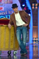Salman Khan on the sets of Bigg Boss 7 in Lonavla, Mumbai on 7th Dec 2013 (128)_52a400ae742c3.JPG