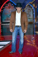 Salman Khan on the sets of Bigg Boss 7 in Lonavla, Mumbai on 7th Dec 2013 (132)_52a400afcca6e.JPG