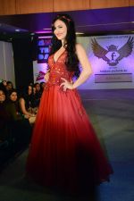 Elli Avram walks for nitya bajaj as a showstopper in her latest collection at amsterdam kitchen and bar in saket, delhi on 6th Dec 2013 (14)_52a584a55e56b.jpg