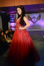Elli Avram walks for nitya bajaj as a showstopper in her latest collection at amsterdam kitchen and bar in saket, delhi on 6th Dec 2013 (17)_52a584a67451d.jpg