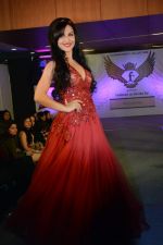Elli Avram walks for nitya bajaj as a showstopper in her latest collection at amsterdam kitchen and bar in saket, delhi on 6th Dec 2013 (18)_52a584a6ce19b.jpg