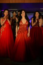Elli Avram walks for nitya bajaj as a showstopper in her latest collection at amsterdam kitchen and bar in saket, delhi on 6th Dec 2013 (19)_52a584a732ad8.jpg