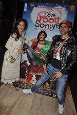 Teejay Sidhu, Karanvir Bohra at Love U soniye screening in Cinemax, Mumbai on 8th Dec 2013 (35)_52a56435b65d2.JPG