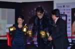 Amitabh Bachchan Launches Mary Kom_s biography in Landmark, Mumbai on 9th Dec 2013 (133)_52a6a939e7f6c.JPG