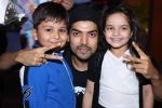 Gurmeet with Child Actors at India Forums.com 10th anniversary bash in mumbai on 9th Dec 2013_52a6afdd1b786.jpg