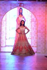 Shilpa Shetty walks for Rohit Verma_s show for Marigold Watches in J W Marriott, Mumbai on 11th Dec 2013 (289)_52a9cfe4c3126.JPG