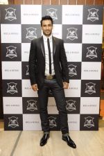 Asif in Heel & Buckle shoes at Shamita Singha & Waluscha Dsouza Host Christmas Theme in Mumbai on 12th Dec 2013_52aab42e123f6.jpg