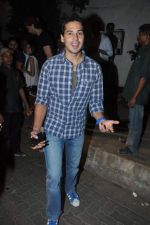 Dino Morea snapped at Olive on 12th Dec 2013 (81)_52aab6bc50513.JPG