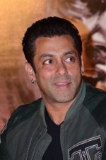 Salman Khan in Jai Ho film press meet in Chandan, Mumbai on 12th Dec 2013 (63)_52aab55ae16c0.JPG