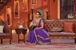 Madhuri Dixit promote Dedh Ishqiya on the sets of Comedy Nights with Kapil in Filmcity, Mumbai on 13th Dec 2013 (102)_52ac325616a20.JPG