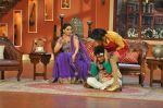 Madhuri Dixit promote Dedh Ishqiya on the sets of Comedy Nights with Kapil in Filmcity, Mumbai on 13th Dec 2013 (90)_52ac3248bc946.JPG