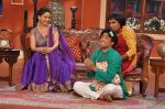 Madhuri Dixit promote Dedh Ishqiya on the sets of Comedy Nights with Kapil in Filmcity, Mumbai on 13th Dec 2013 (92)_52ac324d9cb0f.JPG