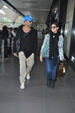Akshay kumar and Twinkle Khanna snapped at the airport as they arrive from Casablanca on 16th Dec 2013 (10)_52afebe04bd23.JPG