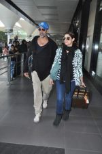 Akshay kumar and Twinkle Khanna snapped at the airport as they arrive from Casablanca on 16th Dec 2013 (12)_52afebe0c19a2.JPG
