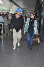 Akshay kumar and Twinkle Khanna snapped at the airport as they arrive from Casablanca on 16th Dec 2013 (6)_52afebdf8ea1e.JPG