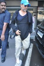 Akshay kumar snapped at the airport as they arrive from Casablanca on 16th Dec 2013 (1)_52afebe38f181.JPG