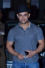 Aamir Khan snapped in Mumbai on 17th Dec 2013 (7)_52b140b2d87f2.JPG