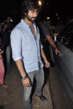 Shahid Kapoor snapped at Olive on 17th Dec 2013 (30)_52b1425caffc7.JPG