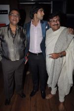 Shiv Darshan, Suneel Darshan at the Audio release of Karle Pyaar Karle in Hard Rock, Mumbai on 17th Dec 2013 (66)_52b1453a6b4e8.JPG