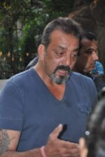 Sanjay Dutt back from jail in Mumbai on 21st Dec 2013 (25)_52b6500d89e90.JPG