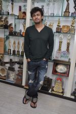 Sonu Nigam is the highest award winning singer in Mumbai on 17th Dec 2013 (7)_52b9344c7f2cd.JPG