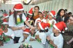 Lauren Gottlieb joined the children as a Santa enhancing their festive spirit in Mumbai on 24th Dec 2013 (24)_52ba54ac01a8a.JPG