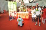 Lauren Gottlieb joined the children as a Santa enhancing their festive spirit in Mumbai on 24th Dec 2013 (27)_52ba54ace6d95.JPG