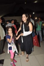  snapped at the airport as they return after New year in Mumbai on 1st Jan 2014 (38)_52c503bee1f92.JPG