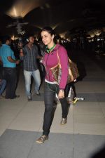 Gul Panag snapped at the airport as they return after New year in Mumbai on 1st Jan 2014 (30)_52c5040bcd1b2.JPG