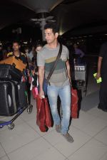 Sharman Joshi snapped at the airport as they return after New year in Mumbai on 1st Jan 2014 (66)_52c5042598516.JPG