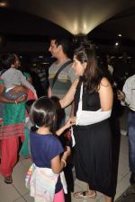 Sharman Joshi snapped at the airport as they return after New year in Mumbai on 1st Jan 2014 (74)_52c504286714b.JPG