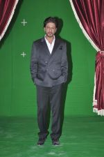 Shahrukh Khan snapped at Mehboob in Mumbai on 4th Jan 2014 (10)_52c8cfbd44547.JPG