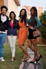 Himansh Kohli, Rakul Preet,Divya Khosla Kumar, Nicole Faria with Yaariyan Team in Delhi on 6TH jan 2014 (7)_52cc057a5597b.jpg