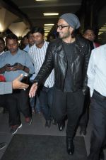 Ranveer Singh arrive from NY in Mumbai Airport on 6th Jan 2014 (29)_52cc02bbd589a.JPG