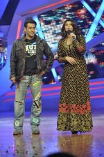 Salman Khan, Daisy Shah promote Jai Ho on the sets of Nach Baliye 6 in Filmistan, Mumbai on 7th Jan 2014 (47)_52cd3522bf7c6.JPG