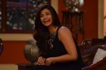 Daisy Shah on the sets of Comedy Nights with Kapil in Filmcity, Mumbai on 9th Jan 2014 (17)_52cfec38bcb5a.JPG