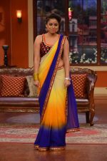 sumona chakravarti on the sets of Comedy Nights with Kapil in Filmcity, Mumbai on 9th Jan 2014 (25)_52cfecab38960.JPG