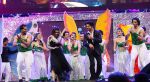 SRK HONOURED WITH THE INTERNATIONAL ICON OF INDIAN CINEMA AWARD BY ASIANET (3)_52d2389652d52.jpg