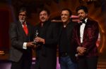 Amitabh Bachchan, Shatrughan Sinha, Vidhu Vinod Chopra, Shahrukh Khan  at 20th Annual Life OK Screen Awards in Mumbai on 14th Jan 2014(695)_52d67d213d4be.JPG
