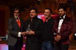 Amitabh Bachchan, Shatrughan Sinha, Vidhu Vinod Chopra, Shahrukh Khan  at 20th Annual Life OK Screen Awards in Mumbai on 14th Jan 2014(701)_52d67d21a1add.JPG
