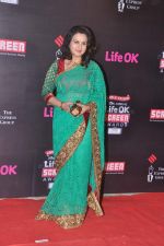 Poonam Dhillon at 20th Annual Life OK Screen Awards in Mumbai on 14th Jan 2014 (59)_52d688db0c1b0.JPG