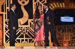 Shahrukh Khan, Rekha at 20th Annual Life OK Screen Awards in Mumbai on 14th Jan 2014(805)_52d67d85d38fb.JPG