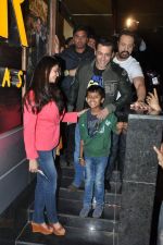 Salman Khan, Daisy Shah at Sholay screening in PVR, Mumbai on 15th Jan 2014 (35)_52d7ce2ce9205.JPG