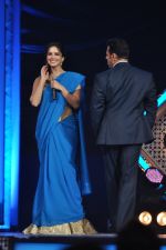Salman Khan teaches Sunny Leone how to drape a saree in Mumbai on 17th Jan 2014 (9)_52da8307daef3.JPG